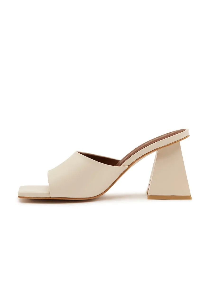 Alohas Dune Heels in Off White