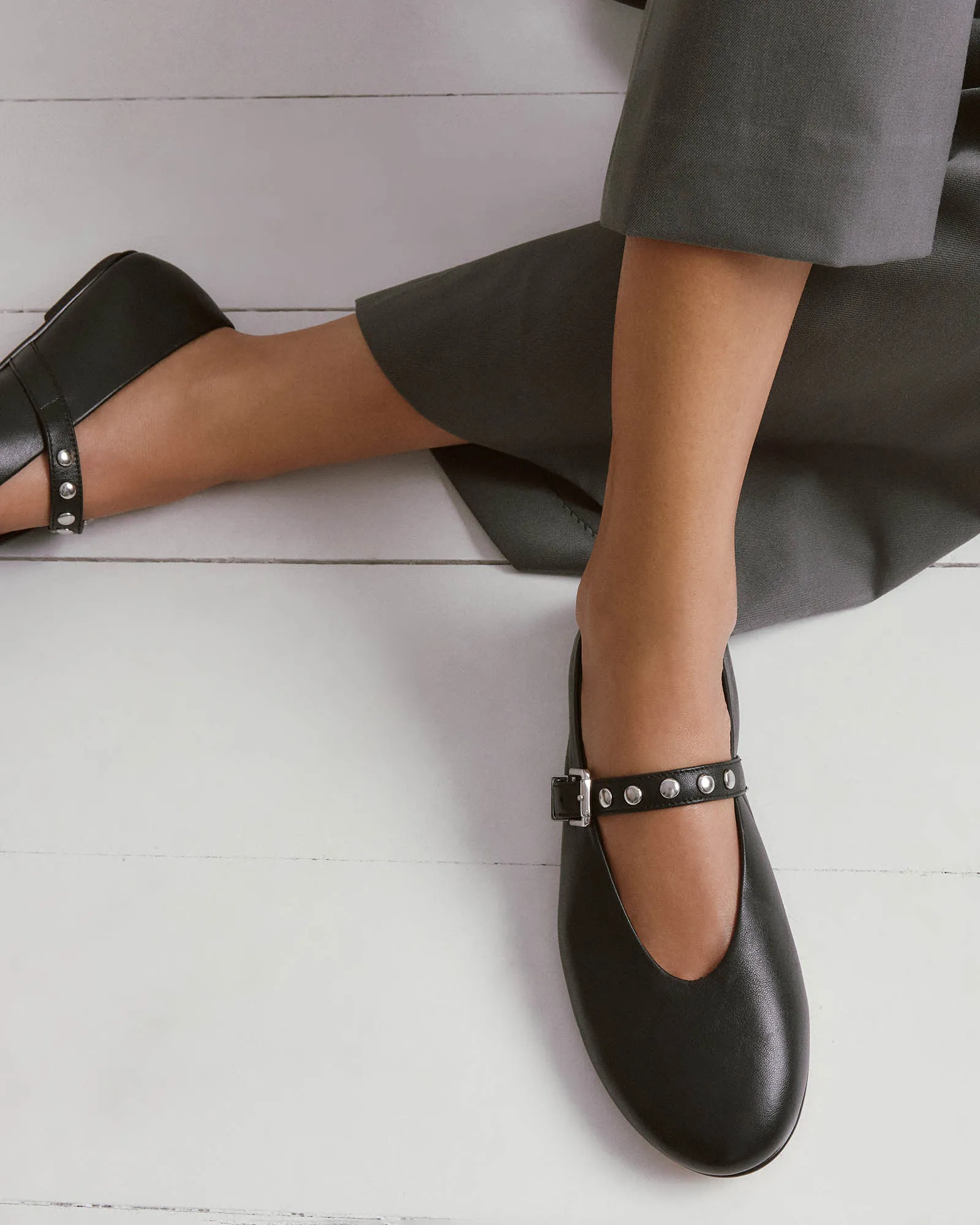 GISELLE CASUAL FLATS BLACK LEATHER