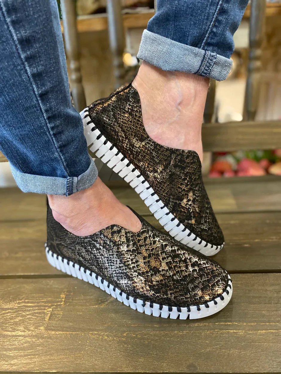 Isle Jacobson Tulip Flats in Metallic Snake