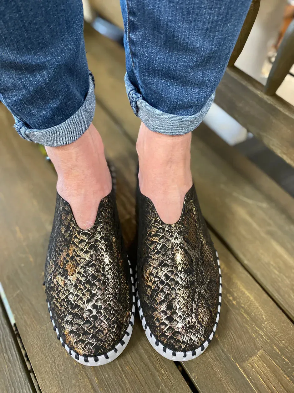 Isle Jacobson Tulip Flats in Metallic Snake