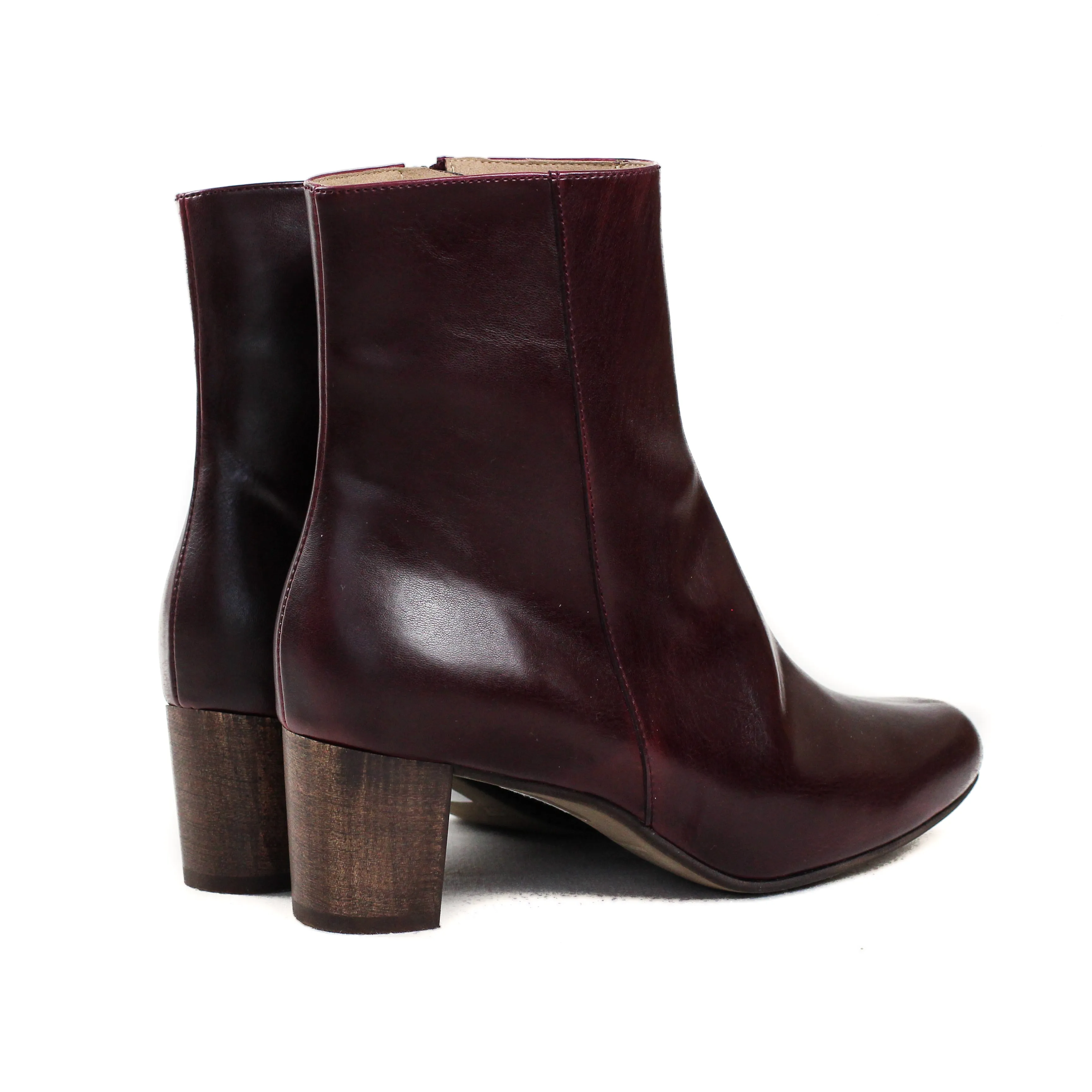 LAST CHANCE EDITOR ANKLE BOOTIE