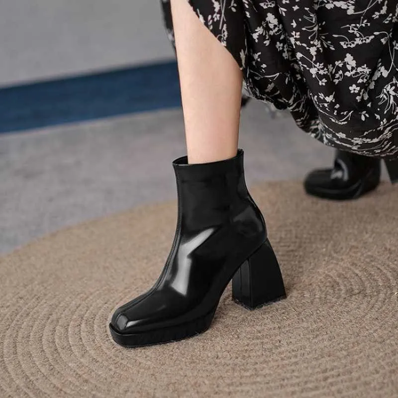 Square Toe Popular Cowhide Platform Boots with Waterproof Feature