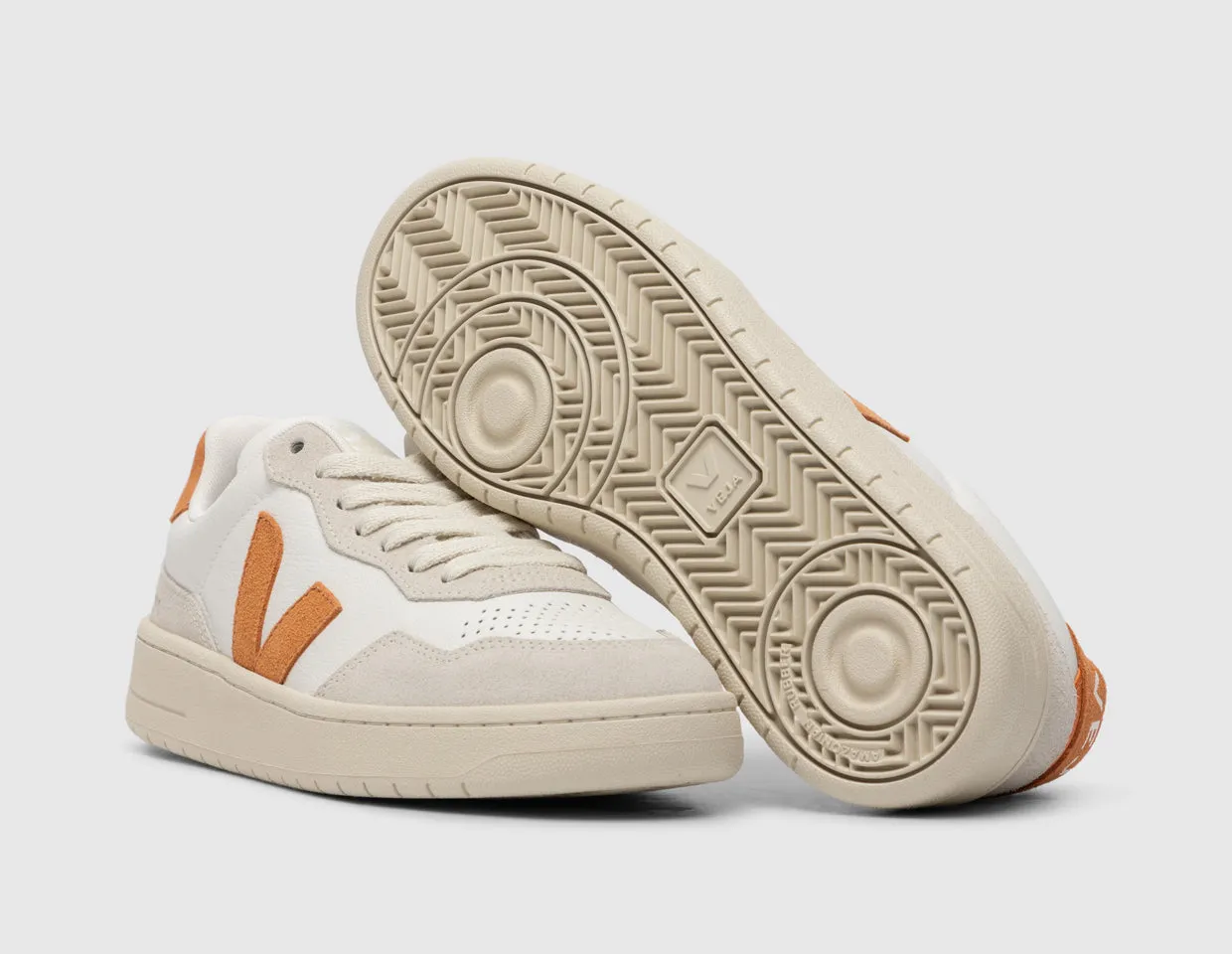 VEJA Women's V-90 Extra White / Amber