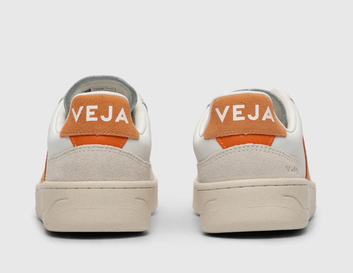 VEJA Women's V-90 Extra White / Amber