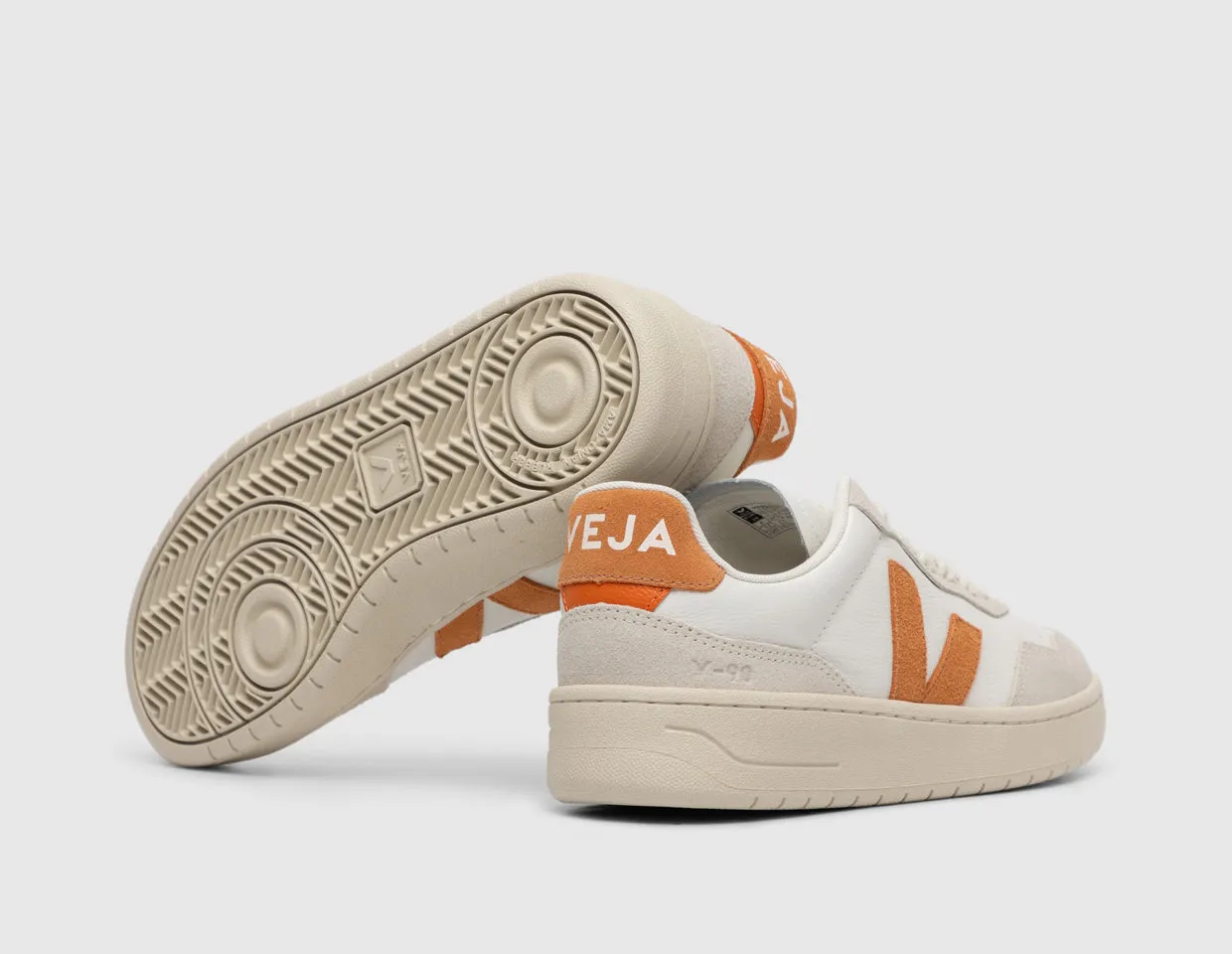 VEJA Women's V-90 Extra White / Amber