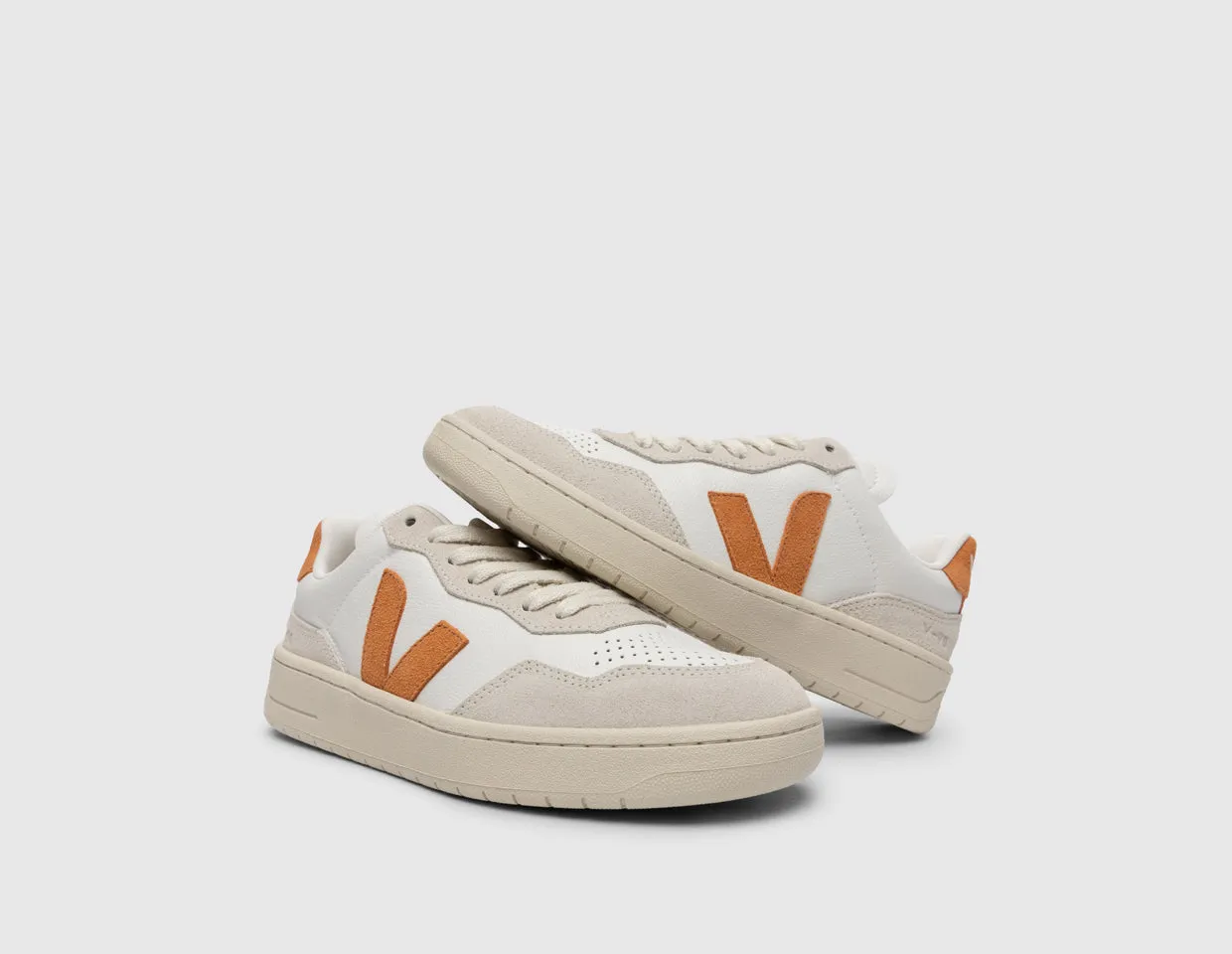 VEJA Women's V-90 Extra White / Amber