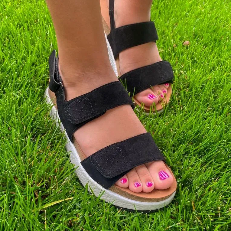 WANDERING in BLACK Platform Sandals